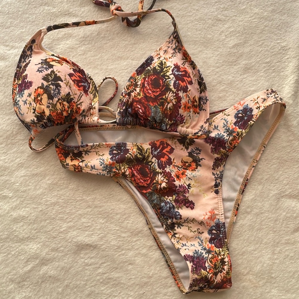 Vintage floral print 🤎🩶🤍